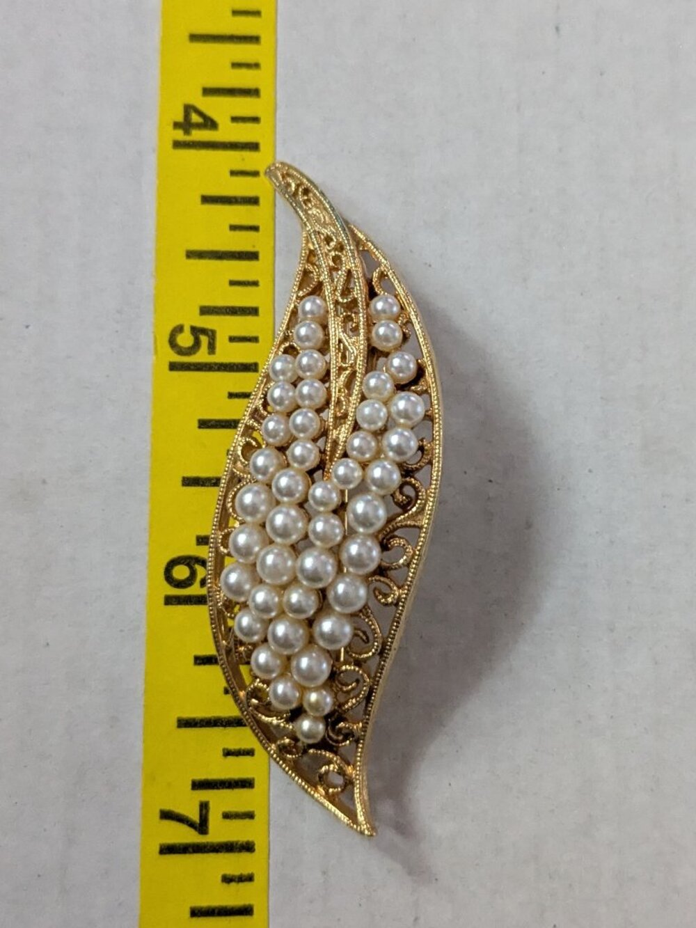 Vintage LISNER Gold Tone Elegant Cluster Faux Pearl Filigree Brooch Pin
